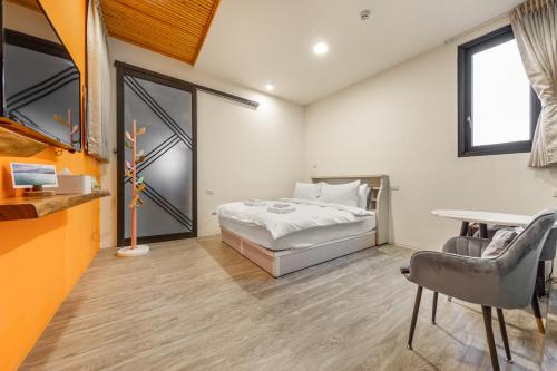 Una cama o camas en una habitación de 魚兒尖尖民宿