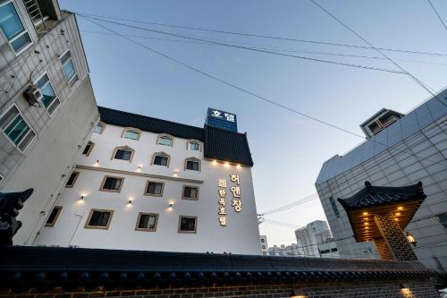 Bangunan di mana terletaknya hotel