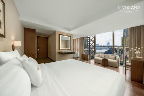 Ένα ή περισσότερα κρεβάτια σε δωμάτιο στο Silverland Sakyo Hotel