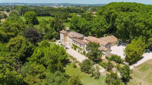 Château Saint Perret photo 1