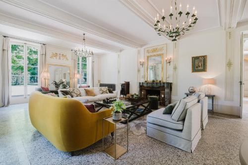 a living room filled with furniture and a chandelier at Château Saint Perret in Avignon