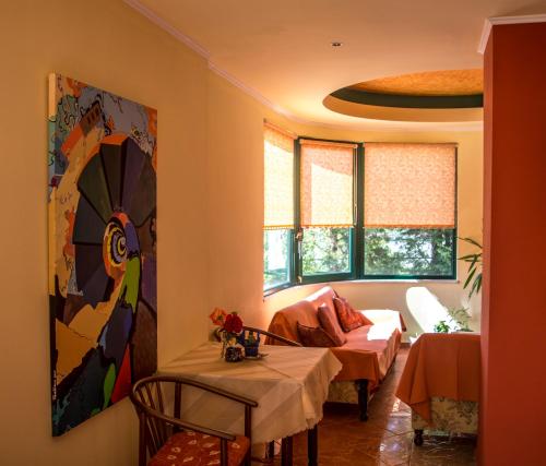 Khu vực ghế ngồi tại Dolphins Apartments & Rooms