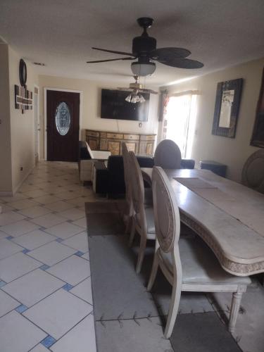 Gallery image of peaceful private room& retreat in Orlando