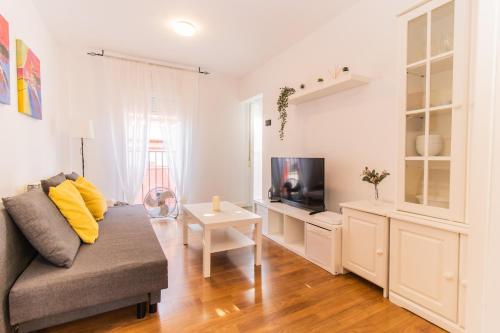 Pyrenees Escape with Terrace and BBQ