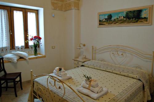 a bedroom with a bed with towels on it at B&B Mandolea in Manduria