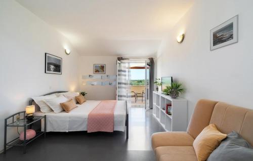 Katil atau katil-katil dalam bilik di Holiday home SUNSET by Villas Guide