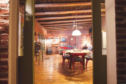 a dining room and living room with a table and chairs at En el Taller in San Salvador de Jujuy