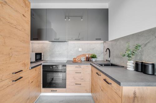 Kuchyň nebo kuchyňský kout v ubytování Rent Invest - Braniborska Apartament Parking Klimatyzacja