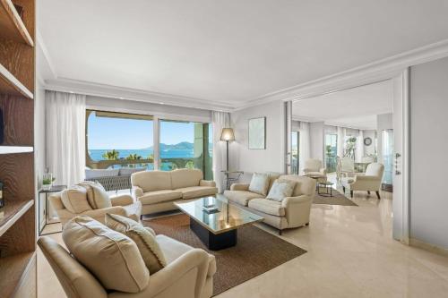 REF 1991 - Cannes Croisette - Sea view apartment for rent