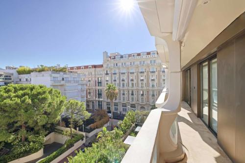 REF 1991 - Cannes Croisette - Sea view apartment for rent