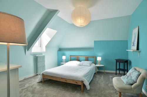 Postel nebo postele na pokoji v ubytování Les Verts Sapins - Avec grand jardin