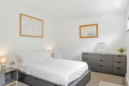 Postel nebo postele na pokoji v ubytování Finest Retreats - Tregarden