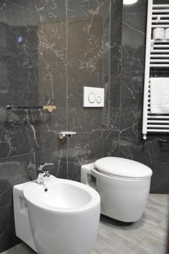 A bathroom at EGO' Marine