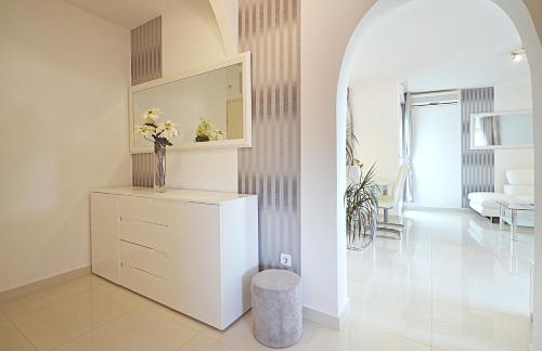 Apartment Sweet City