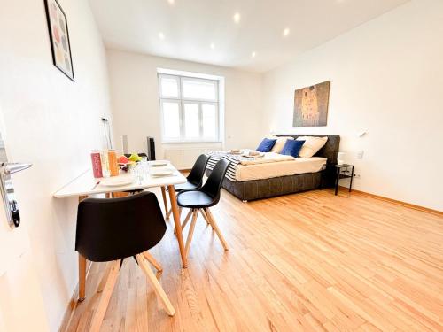 2 Bedroom Apartments, near Belvedere, Equipped Kitchen, no Elevator 4th Floor
