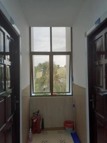 a window in a room with a room with a room at Hoàng Yến Hotel Mỹ Tho in My Tho