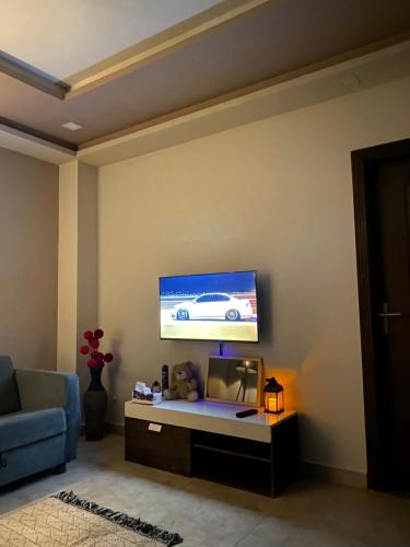 Et tv og/eller underholdning på Family Pearly Gates E-11 2BHK