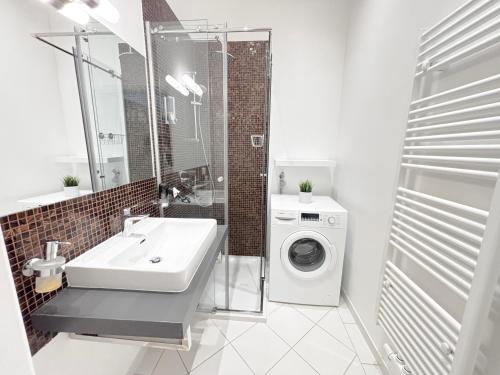 2 Bedroom Apartments, near Belvedere, Equipped Kitchen, no Elevator 4th Floor