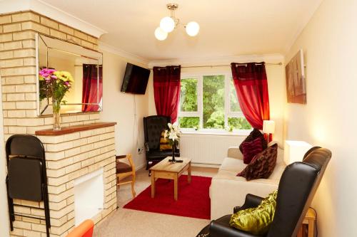 A seating area at Stay Norwich Apartment with Parking 