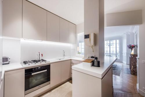 Four Saint Germain - Elegant & Spacious 3 BDR Apartment in the Heart of Saint Germain
