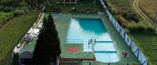 an overhead view of a swimming pool with people in it at Hotel Santomé in Sanxenxo