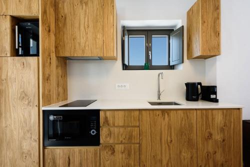 Cuisine ou kitchenette dans l'établissement Azure Naousa