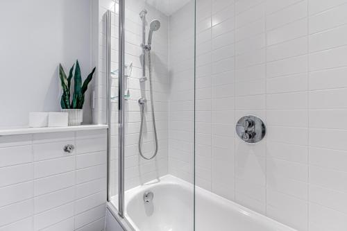 Ein Badezimmer in der Unterkunft Central Lux Penthouse with Balcony, Terrace & Prking