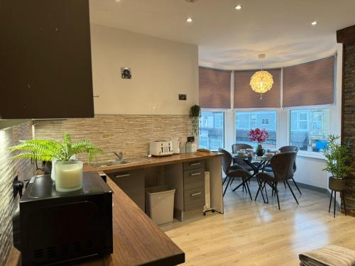 Η κουζίνα ή μικρή κουζίνα στο J's Place