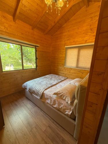 Ένα ή περισσότερα κρεβάτια σε δωμάτιο στο Camping korca
