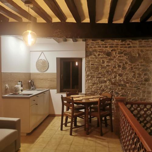 a kitchen and dining room with a table and chairs at La Casa di Emilio I in Canneto