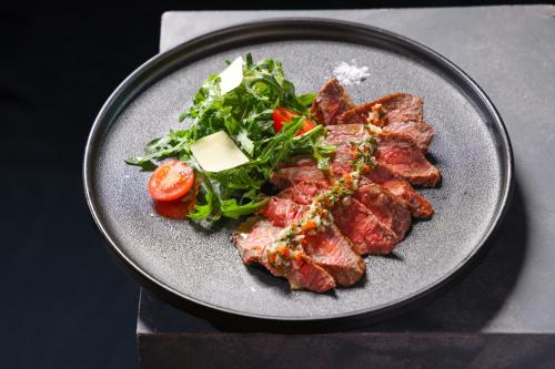 ホテルの敷地内または近くでの食事または食べ物