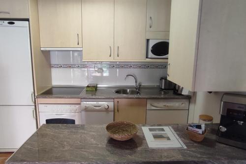 Η κουζίνα ή μικρή κουζίνα στο Apartamento O Mon