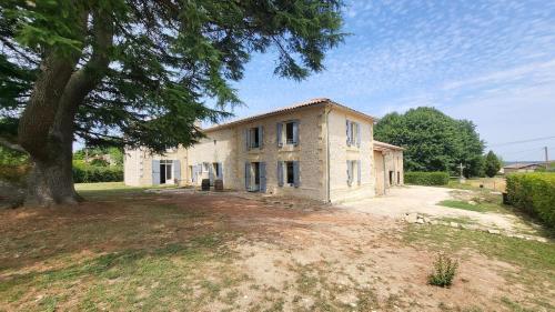 Fotografie z fotogalerie ubytování Villa de charme rénovée Périgord pourpre v destinaci Montcaret