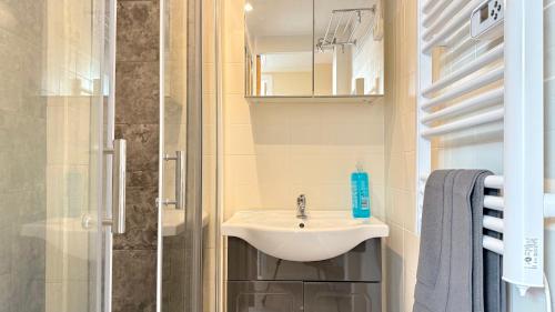 a bathroom with a sink and a shower at Duplex - Air-conditioned - City Center in Villefranche-sur-Saône