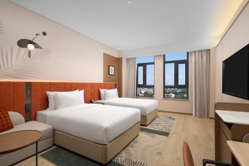Katil atau katil-katil dalam bilik di Hilton Garden Inn Zhongwei Shapotou