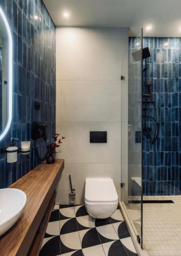 a bathroom with a toilet and a sink and a shower at 8 - Il Becco Rosato - DonViore in Győr