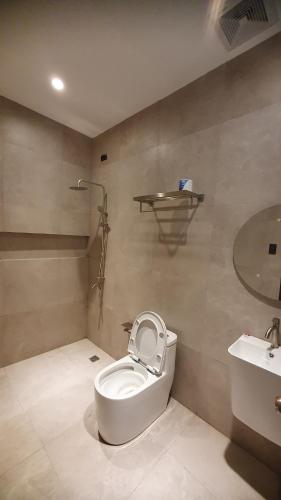 a bathroom with a toilet and a sink at Dylan's Hot Spring in Los Baños