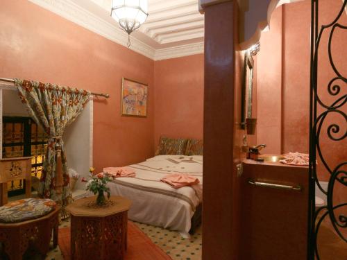 Llit o llits en una habitació de Riad El Bellar