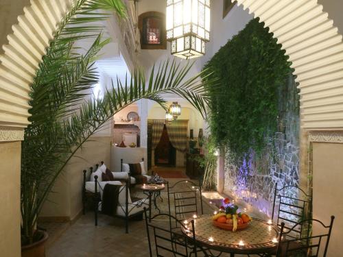 Restaurant o un lloc per menjar a Riad El Bellar