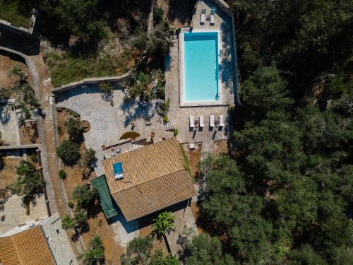 Piscina di Villa Eleni o nelle vicinanze