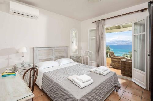 a bedroom with a bed and a view of the ocean at Villa Irida in Apraos