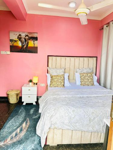 Urban Affordable Private City Room- Amazing View, Fast WiFi & Walkable Location