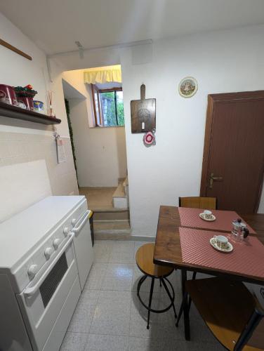 Η κουζίνα ή μικρή κουζίνα στο LA CASETTA DI SILVIA