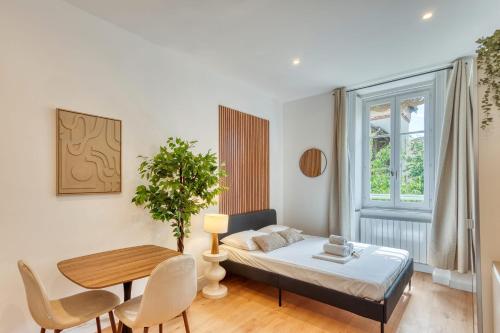 Postel nebo postele na pokoji v ubytování Le Dock Lodge - Studio - proche quai de Saone