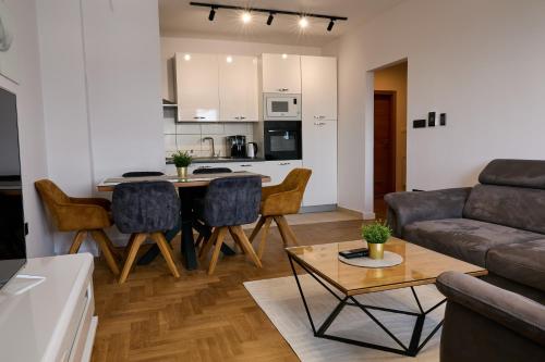 Dapur atau dapur kecil di OSIJEK LUXURY CENTER - self check in, Ulica I Gunulića 82