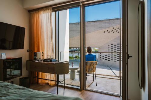 Hôtel 56 - Bordeaux Centre Gare Saint Jeanにあるテレビまたはエンターテインメントセンター
