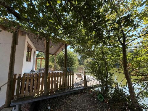 Φυσικό τοπίο κοντά σε αυτή η παραθεριστική κατοικία