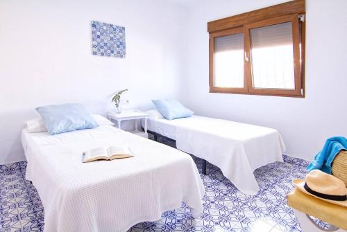 Villa Bassetes. Piscina Privada frente al mar