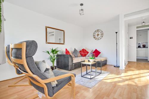 Ruang duduk di Charming Flat in Notting Hill