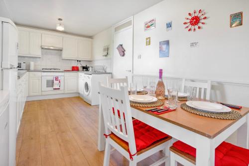 Dapur atau dapur kecil di Charming Flat in Notting Hill